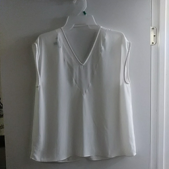 White summer top - Picture 2 of 2